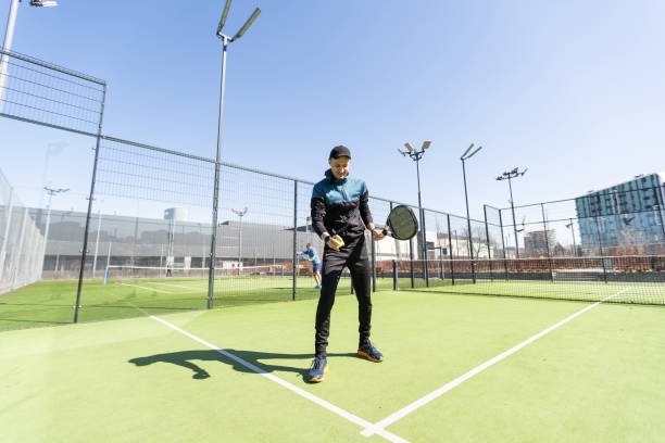 Lapangan padel indoor vs outdoor