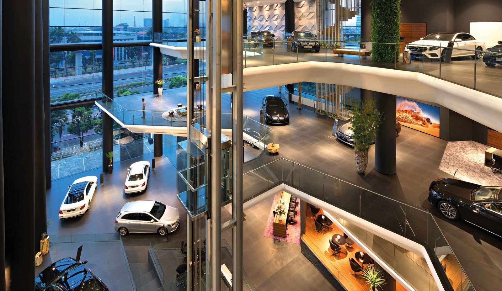 Membangun showroom mobil