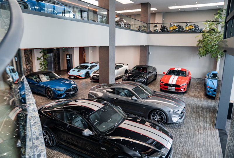 Membangun Showroom Mobil